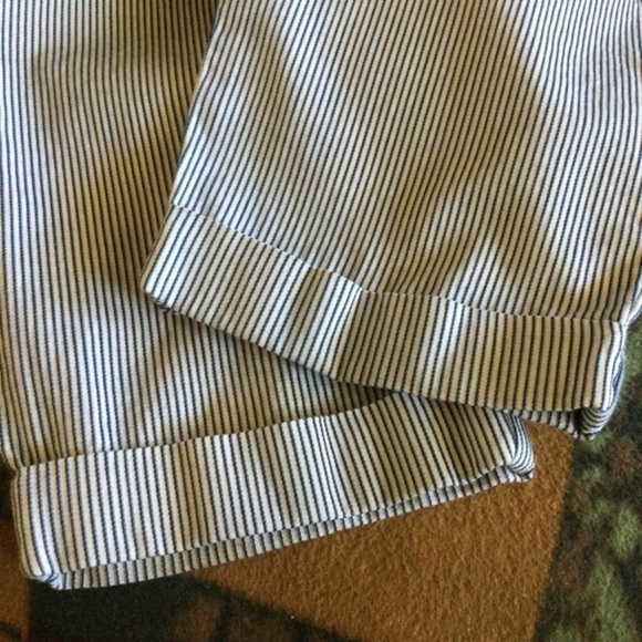TOMMY Hilfiger Navy & White Pinstripe  Cropped‎ Cuffed Cropped Pants Size 4 - Picture 6 of 11